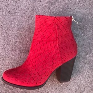 ❤️Just In ❤️ You finally found a red bootie w/heel